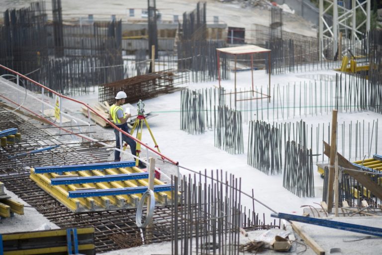 Почему при выборе крепежа важнее учитывать основание, а не вес предмета