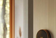 Запах горелого в щитке: причины и экстренные меры